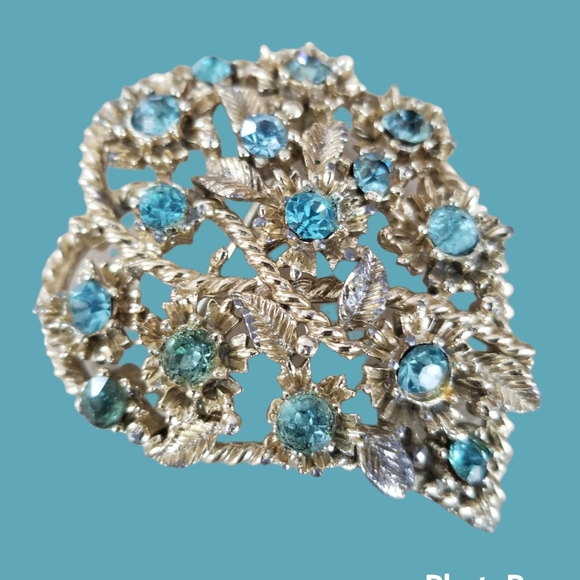 Vintage Coro Aqua Rhinestone Heart Shaped Vines Gold Tone Brooch Pin - Picture 4 of 8